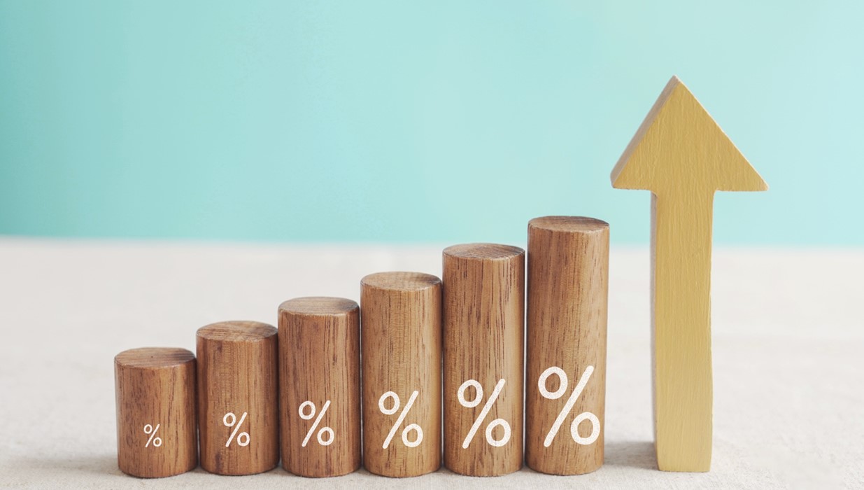 Navigating The Rising Interest Rates : An Agent's Perspective
