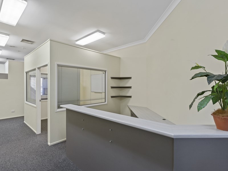 Suite 4, 445 Ruthven Street, Toowoomba City, QLD 4350 - Property 223825 - Image 1