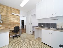 Unit 2, 42 Ross River Road, Mundingburra, QLD 4812 - Property 422897 - Image 5